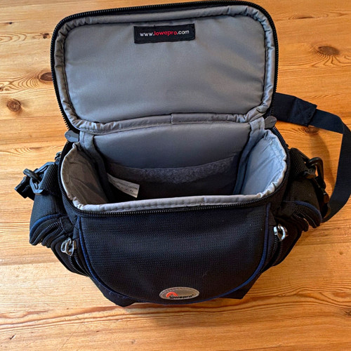 Lowepro 200 padded camera - 200,