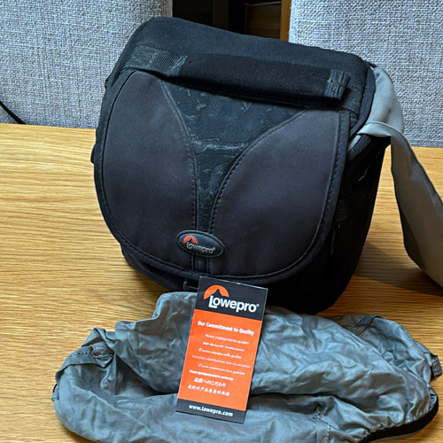 Lowepro padded camera - padded, shoulder